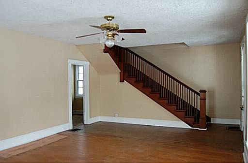 3rd image of 118 E Church St