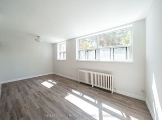 799 Robinson St #2, Burlington, ON L7R 2L4