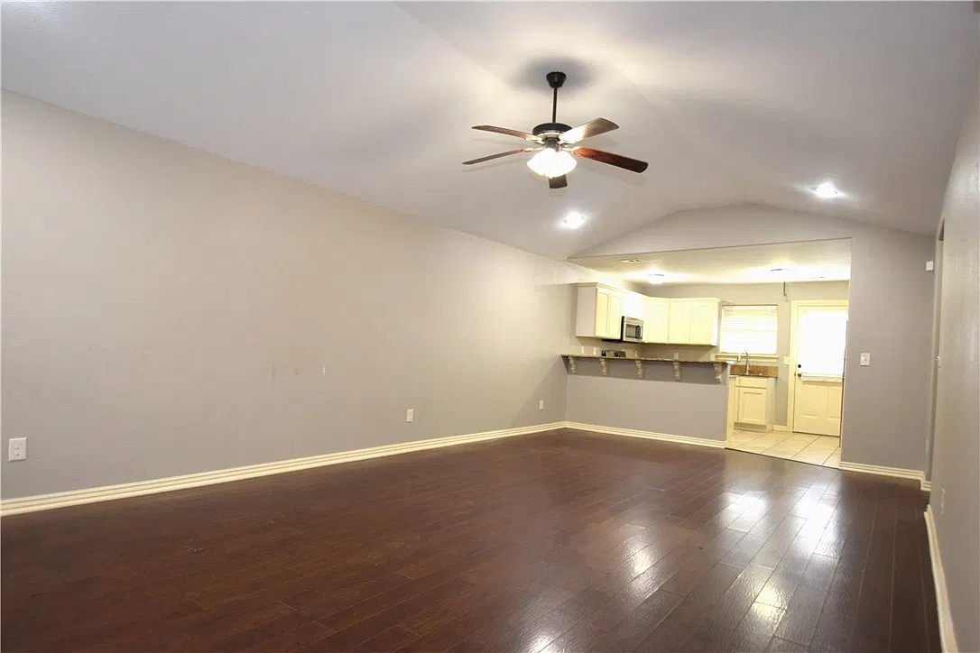 212 Copper Oaks Dr — Photo 3