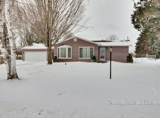 6935 Weller Ave NE, Rockford, MI 49341