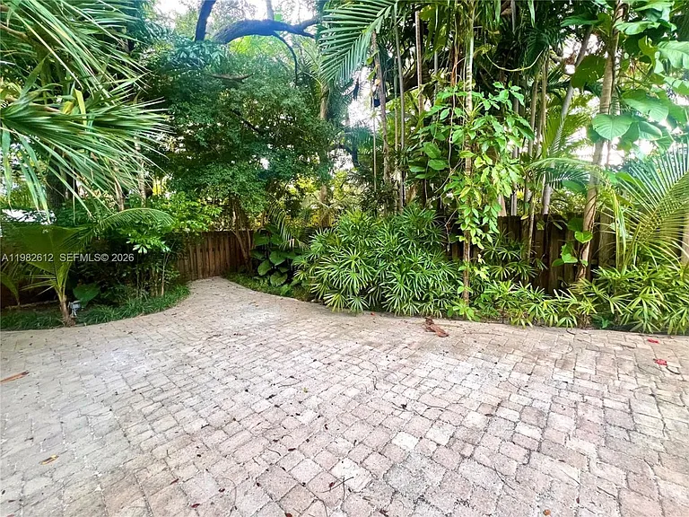 1900 Tigertail Ave #1 — Photo 18