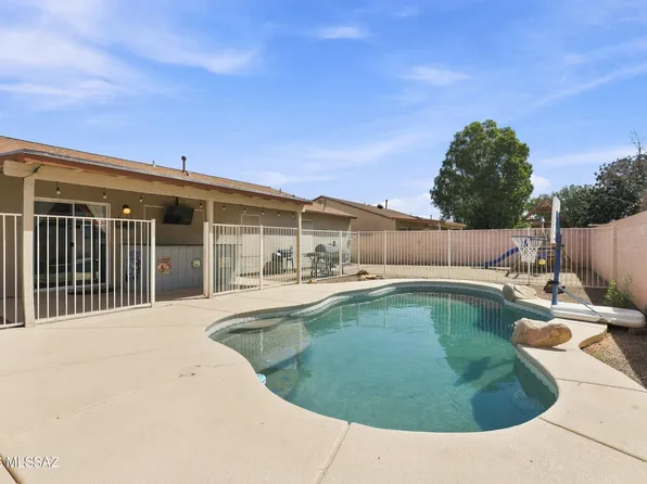 10126 E Rainbow Meadow Dr, Tucson, AZ 85747