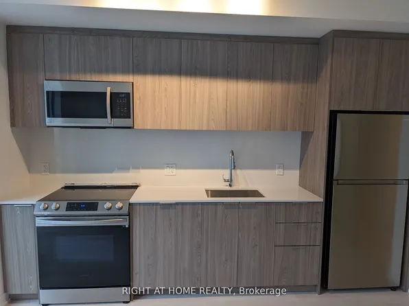 357 King St W, Toronto, ON