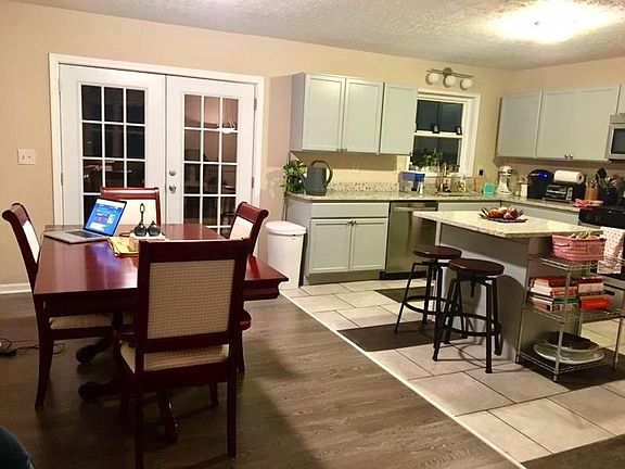 2nd image of 2527 Carolyn Dr SE