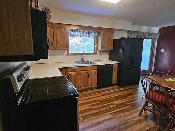 5th image of 1261 Fox Hollow Rd