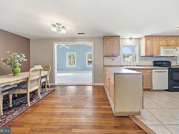 5th image of 220 Pennick Dr