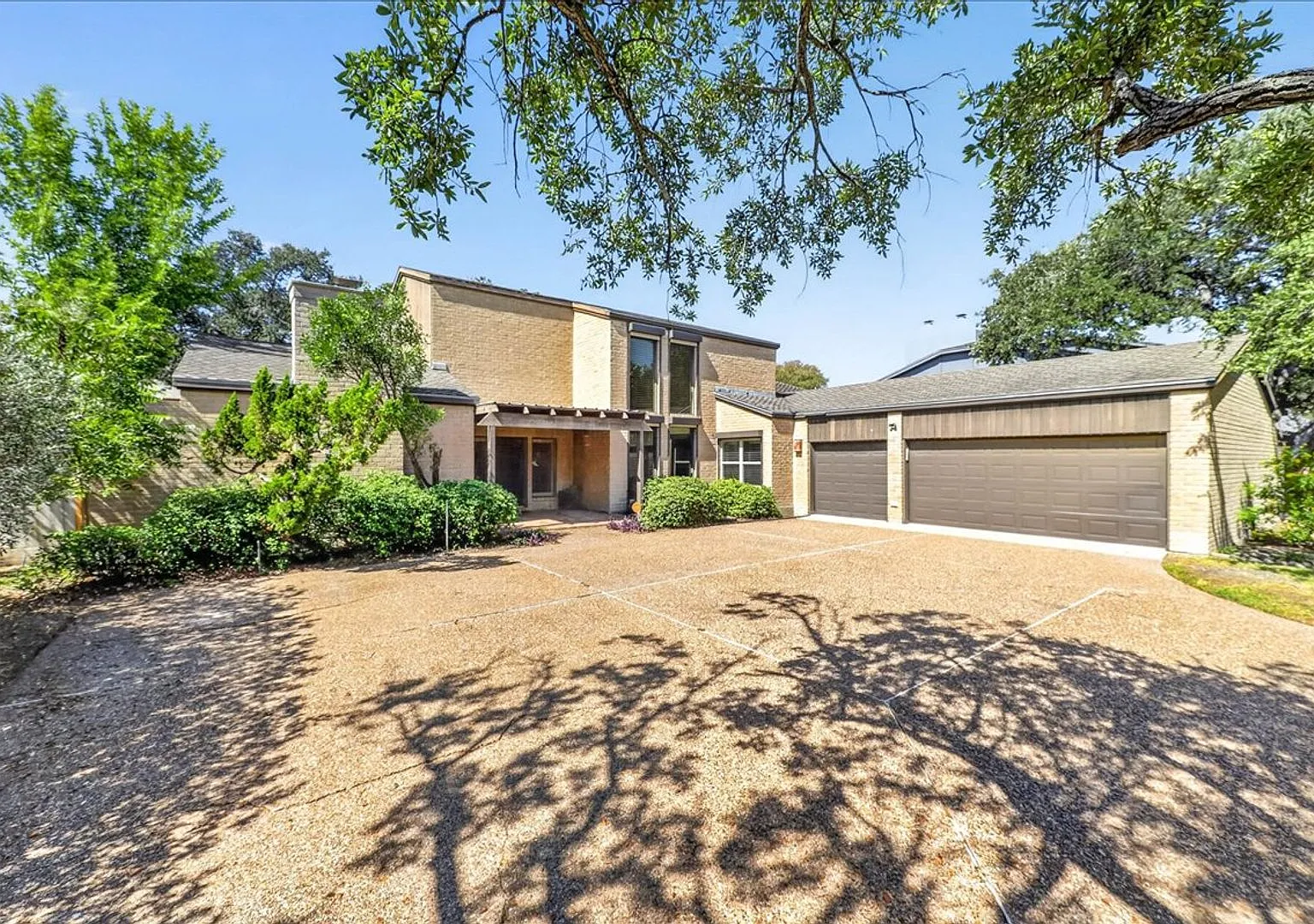 5305 Greenbriar Dr - 5/Bed 4/Bath - $3,750/Month — Photo 1
