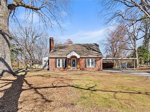 5th image of 304 Springwood Rd