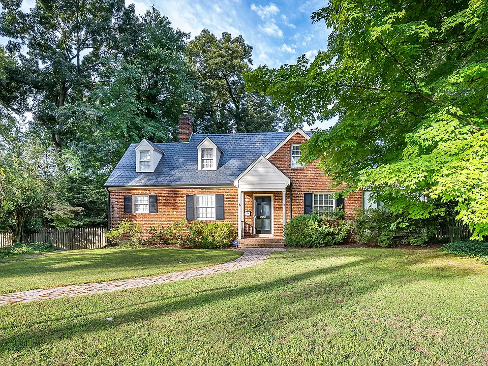 222 Sunset Dr
