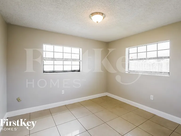 960 N 73rd Way — Photo 12