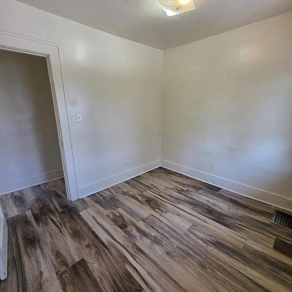 319 N Delphos St — Photo 9