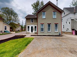 13894 Kirtland St, Burton, OH 44021