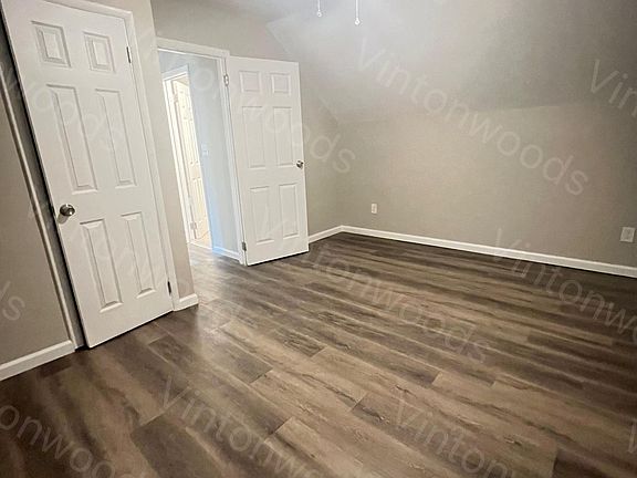 4th image of 964 Vinton Woods Dr