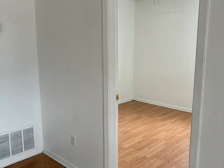 908 W Avenue B #2 — Photo 13