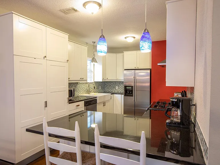 702 W North Loop Blvd — Photo 10
