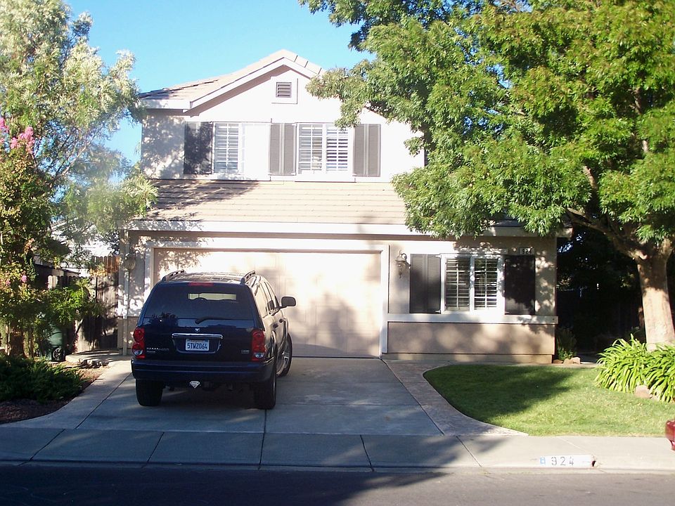 1st image of 924 Celestine Cir