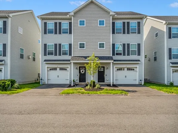 1400 Gorham St APT 3, Lowell, MA 01852