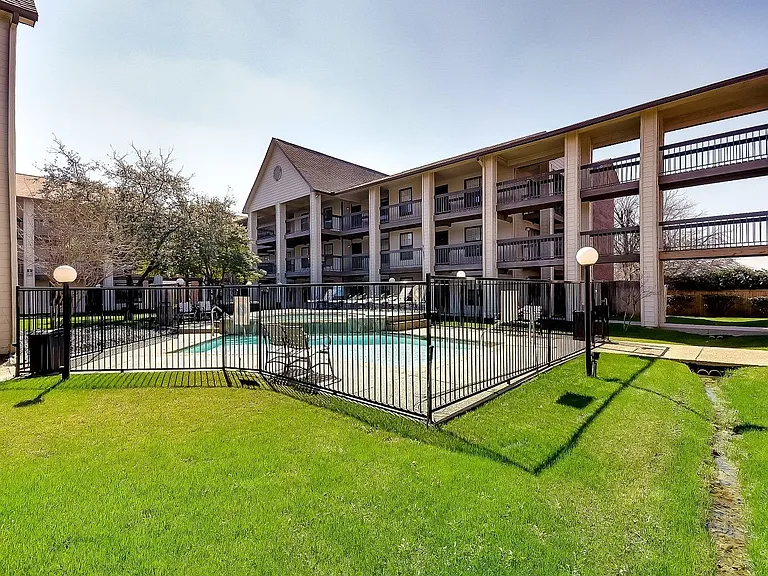218 N Texas Blvd #105 — Photo 14