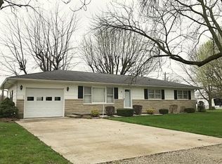 4 Meadows Dr, Altamont, IL 62411