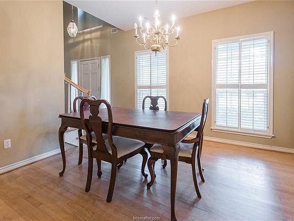 5th image of 1027 Rose Cir