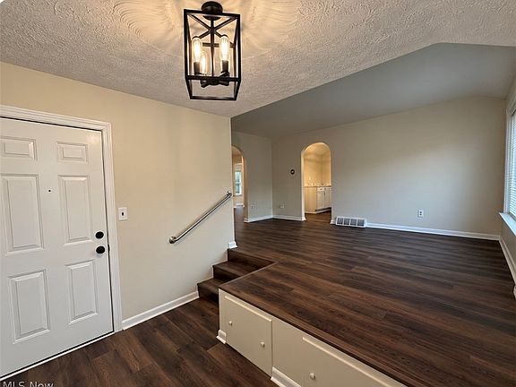5th image of 8023 Columbus Rd NE
