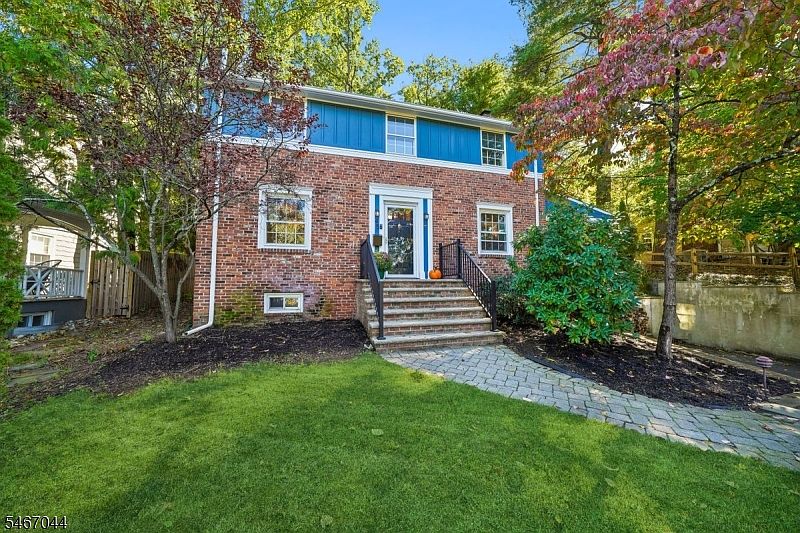1st image of 45 Wayland Dr