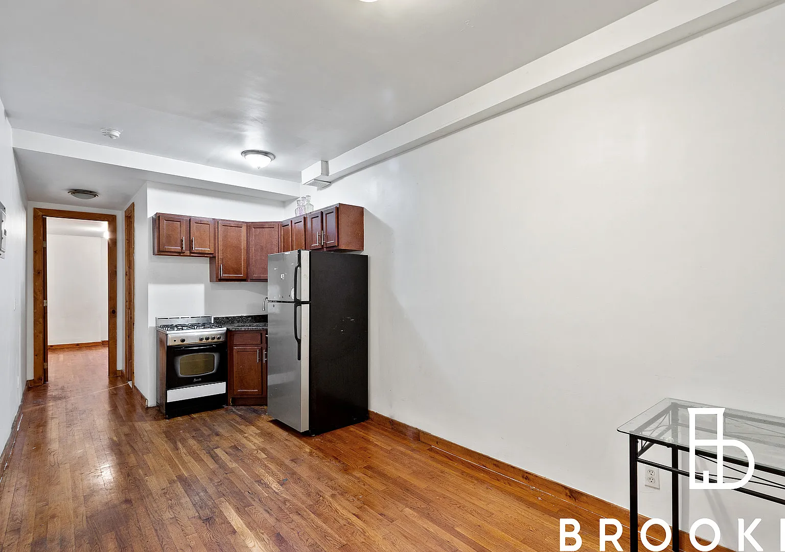 1505 Gates Avenue — Photo 3