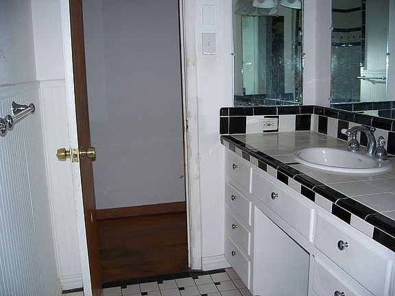 4th image of 4312 Cummings Dr E