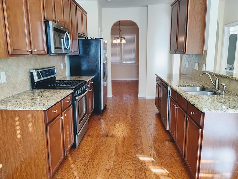 320 Hammond Oak Ln — Photo 2