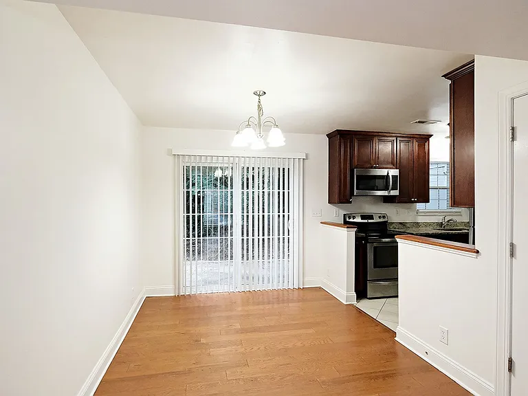 117 Longwood Dr #B — Photo 3