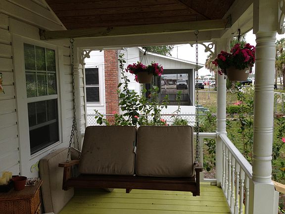 Porch swing_.