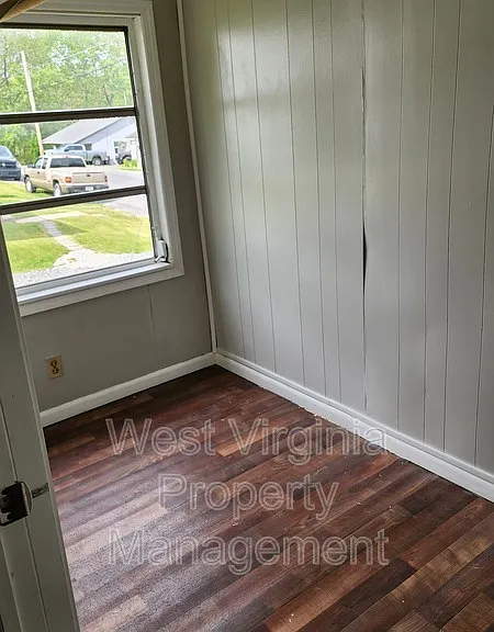 132 S Hill St — Photo 7