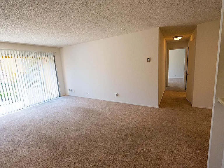 The Cedar 2+1 living room