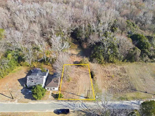 128 Lake St., Lake City, SC 29560