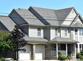 27645 Coleridge St, Harrison Township, MI