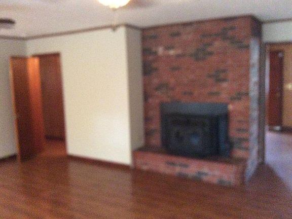 3rd image of 309 NW Delar Gln