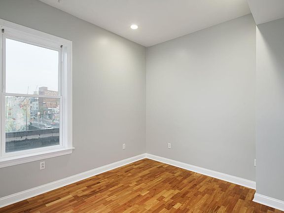 2nd image of 3933 Lancaster Ave APT B