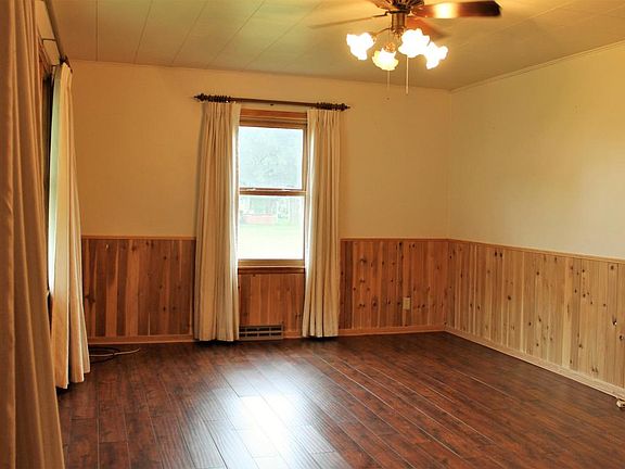 2nd image of 402 N Walnut Ave