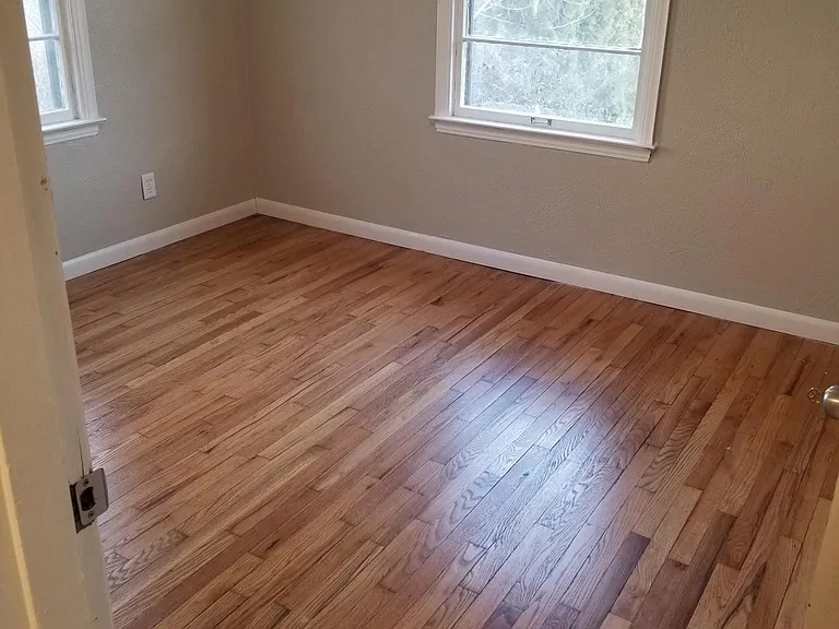 703 E Stewart St — Photo 25