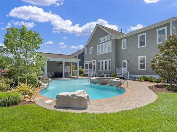 2240 Rio Rancho Dr, Virginia Beach, VA 23456