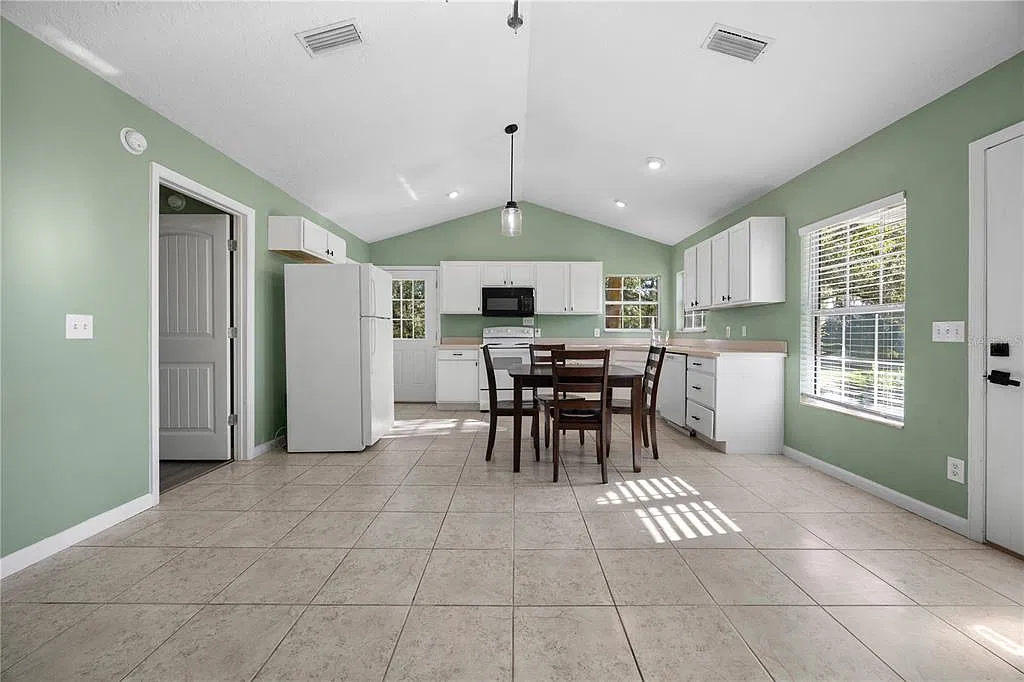 2 bed, 2.0 bath, 792 sqft, $1,650 — Photo 2