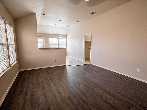 3rd image of 1837 Walnut Way