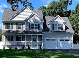 674 Main St, Lynnfield, MA 01940