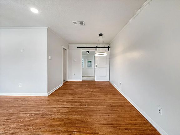 5th image of 717 Laverne Ave
