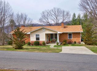 952 Pine Pl, Rich Creek, VA 24147