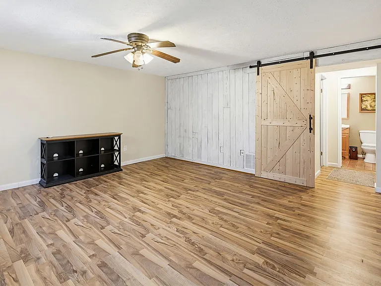 9402 Granite Hl — Photo 16