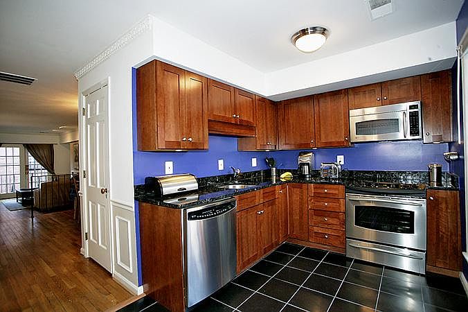 Kitchen w/ granite, stainless steel
