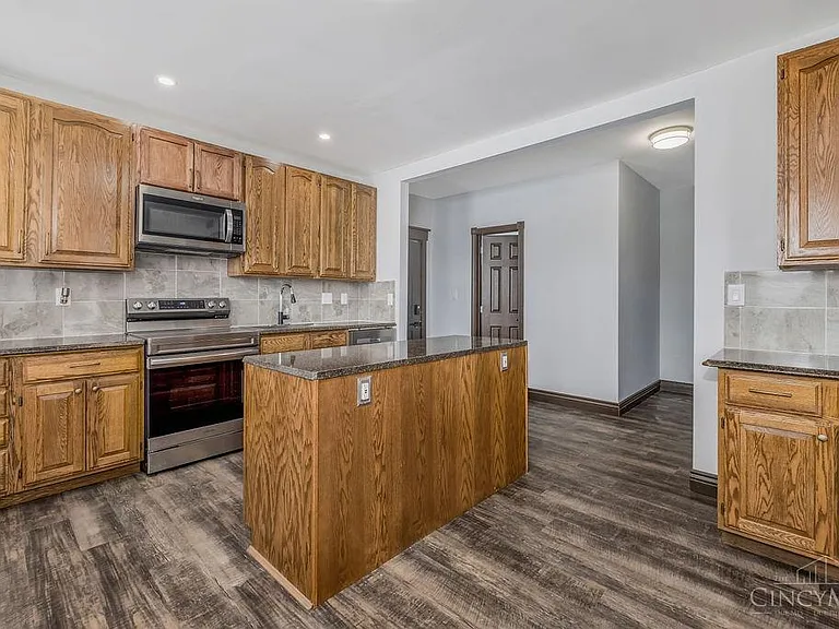 3481 Montgomery Rd — Photo 9