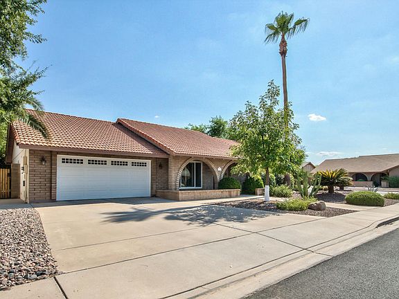 3rd image of 2247 W Nopal Cir