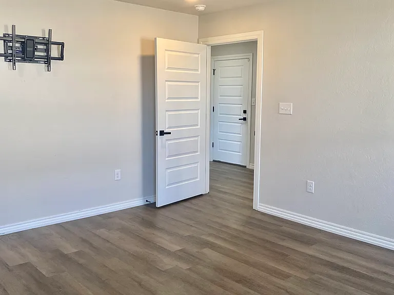 210 Meadowlark Ln — Photo 12